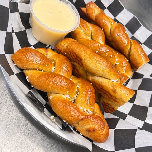 Pretzel Sticks W\Queso.